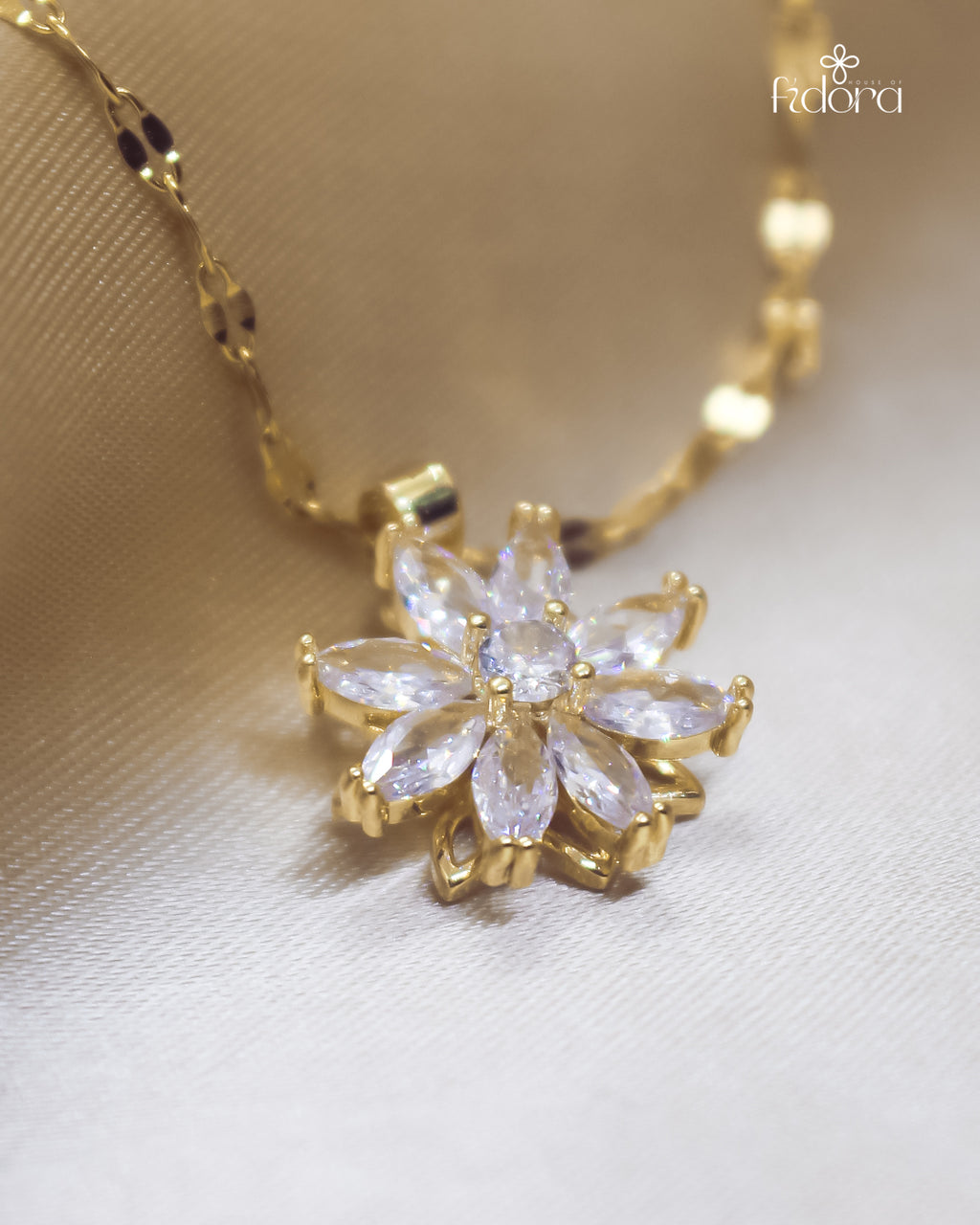 Anti tarnish flower crystal pendant chain for daily wear, fashion trending- shop now from House of Fidora