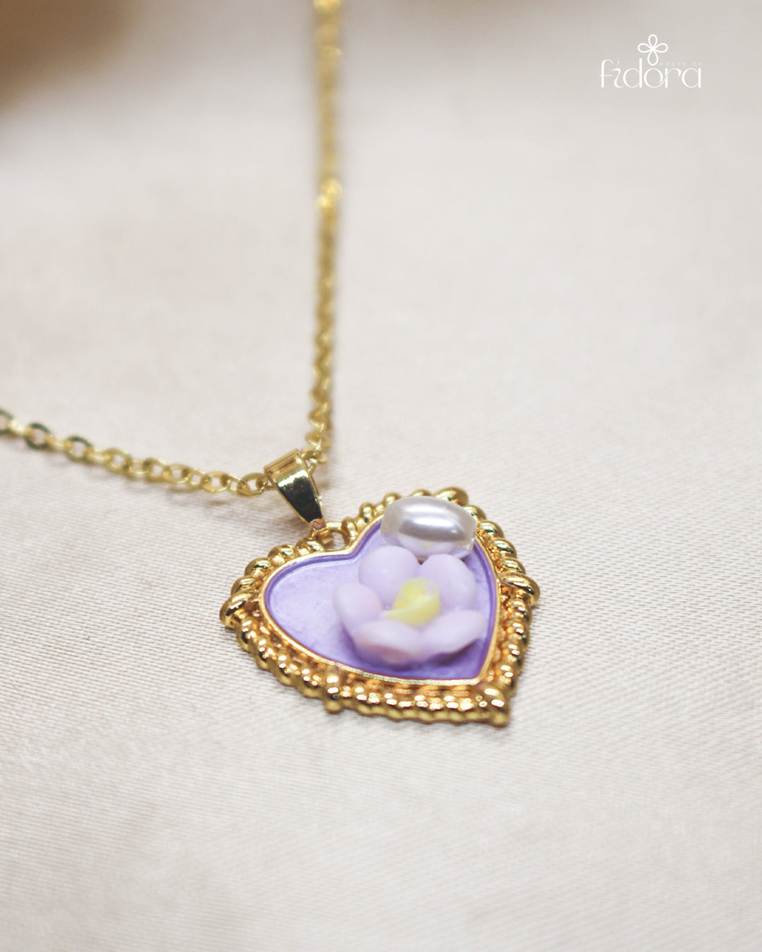 Anti tarnish pendant chain with ceramic locket