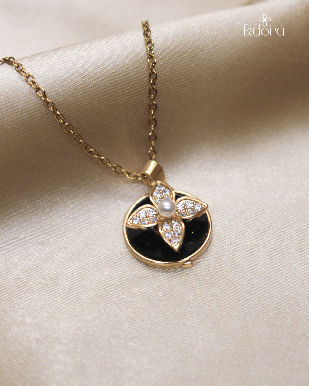 Anti tarnish floral rotating black circle pendant